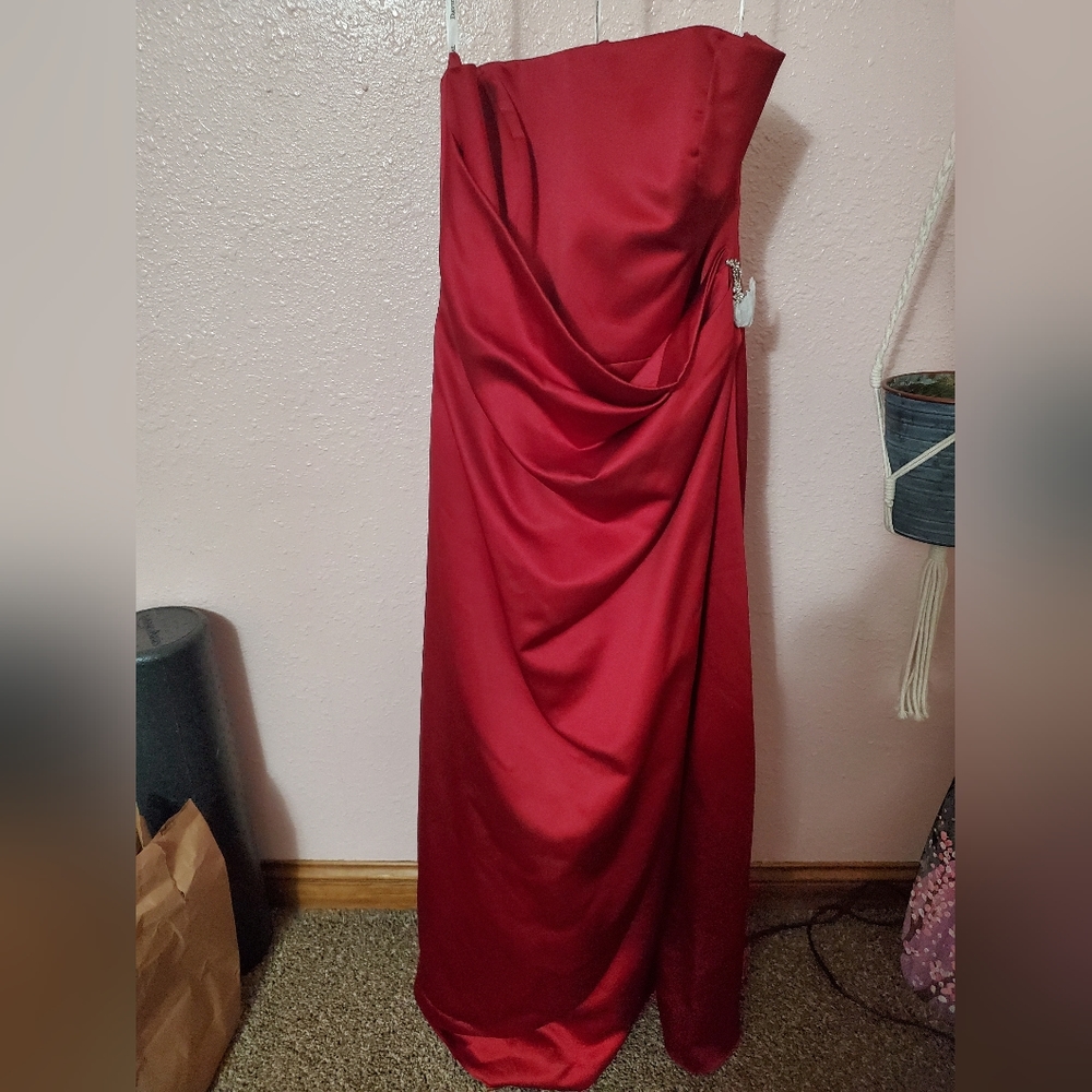Davids Bridal dress size 16 NEW!